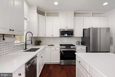 Kitchen - 2321 Sweet Pepperbrush Loop, Dumfries, VA 22026 photo 3 of 5