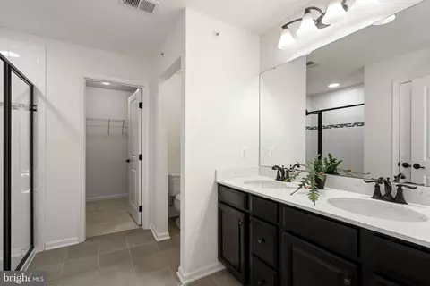 Entry Way - 2321 Sweet Pepperbrush Loop, Dumfries, VA 22026 photo 6 of 11