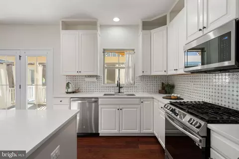 Kitchen - 2321 Sweet Pepperbrush Loop, Dumfries, VA 22026 photo 4 of 5