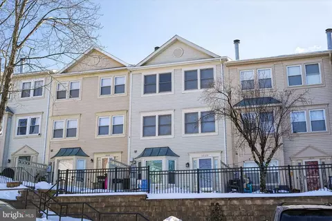 12125 Salemtown Dr, Woodbridge, VA 22192