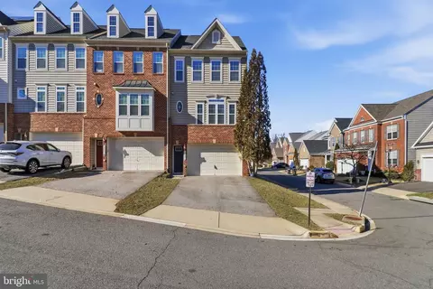 12690 Lakeside Ct, Woodbridge, VA 22192