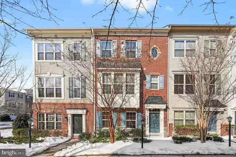 4440 Potomac Highlands Cir, Triangle, VA 22172
