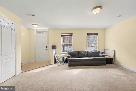 Entry Way - 4440 Potomac Highlands Cir, Triangle, VA 22172 photo 3 of 5