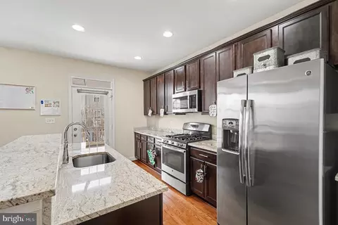 Kitchen - 4440 Potomac Highlands Cir, Triangle, VA 22172 photo 2 of 4