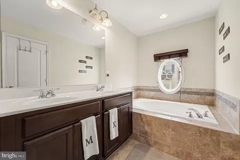 Bath - 4440 Potomac Highlands Cir, Triangle, VA 22172 photo 1 of 2