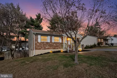 4502 Kentmore Dr, Woodbridge, VA 22193