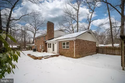 Exterior - 3234 Riverview Dr, Triangle, VA 22172 photo 3 of 4