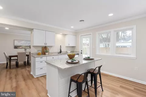 Kitchen - 3234 Riverview Dr, Triangle, VA 22172 photo 5 of 7
