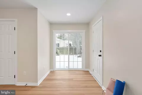 Entry Way - 3234 Riverview Dr, Triangle, VA 22172 photo 12 of 18