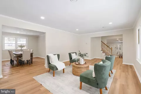Living - 3234 Riverview Dr, Triangle, VA 22172 photo 3 of 6
