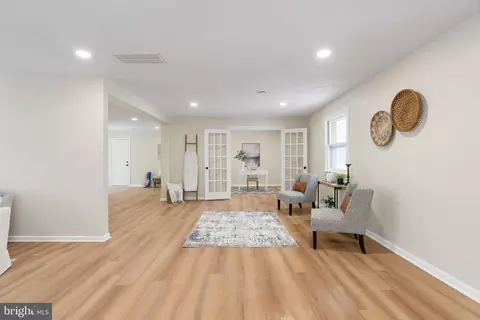 Entry Way - 3234 Riverview Dr, Triangle, VA 22172 photo 7 of 18