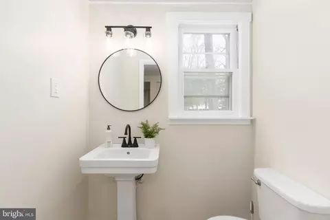 Entry Way - 3234 Riverview Dr, Triangle, VA 22172 photo 11 of 18