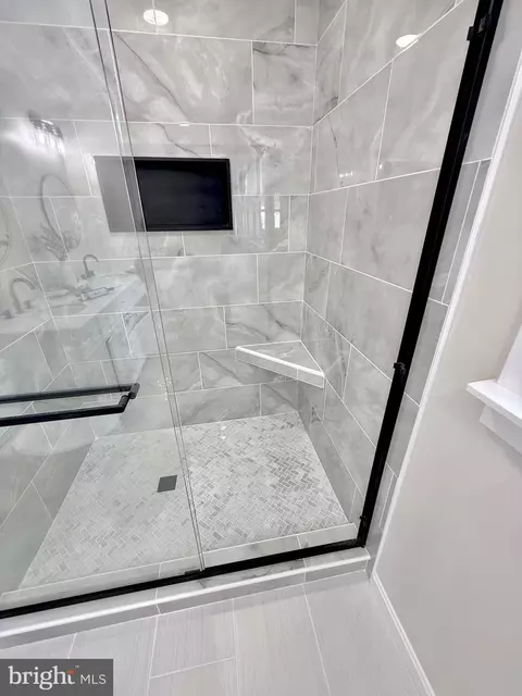 Bath - 3234 Riverview Dr, Triangle, VA 22172 photo 2 of 3