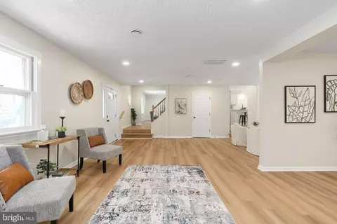 Entry Way - 3234 Riverview Dr, Triangle, VA 22172 photo 1 of 18