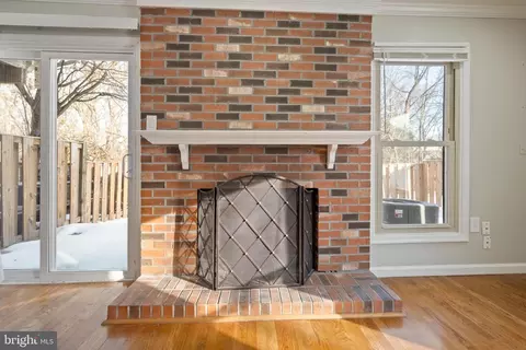 Living - 7401 Emerald Dr, Manassas, VA 20109 photo 5 of 5