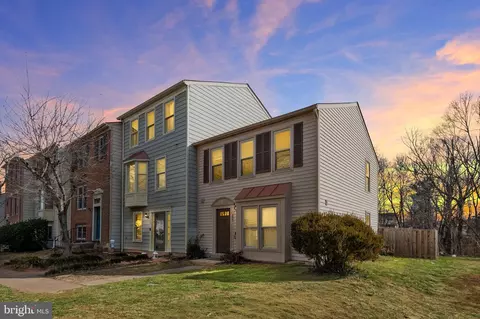 7401 Emerald Dr, Manassas, VA 20109