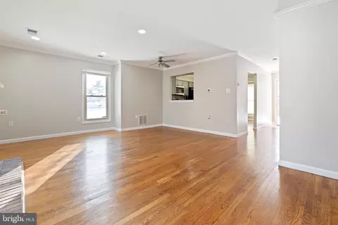 Living - 7401 Emerald Dr, Manassas, VA 20109 photo 4 of 5