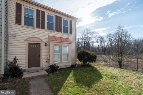 Exterior - 7401 Emerald Dr, Manassas, VA 20109 photo 3 of 6