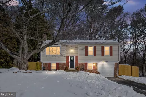 5570 Rowser Dr, Woodbridge, VA 22193