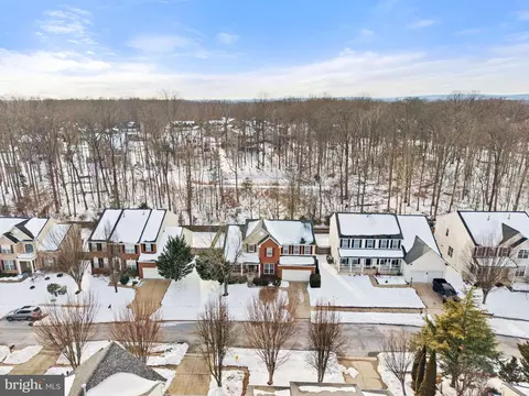 8372 Tenbrook Dr, Gainesville, VA 20155 photo 5