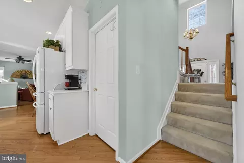 8372 Tenbrook Dr, Gainesville, VA 20155 photo 11