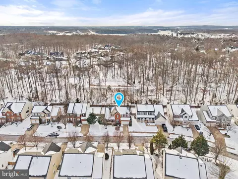 8372 Tenbrook Dr, Gainesville, VA 20155 photo 4