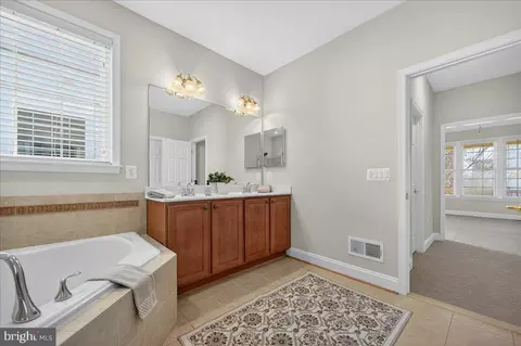 Entry Way - 6159 Ferrier Ct, Gainesville, VA 20155 photo 5 of 9