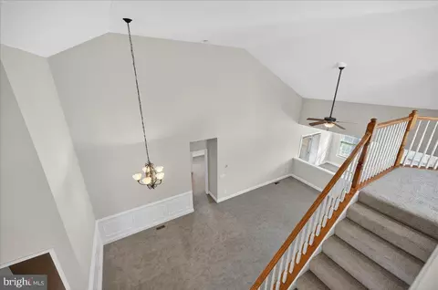 Entry Way - 6159 Ferrier Ct, Gainesville, VA 20155 photo 6 of 9