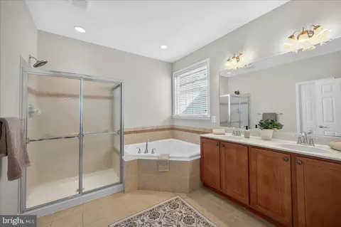 Bath - 6159 Ferrier Ct, Gainesville, VA 20155 photo 1 of 3