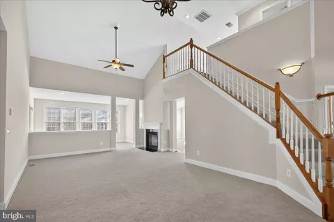 Living - 6159 Ferrier Ct, Gainesville, VA 20155 photo 2 of 7