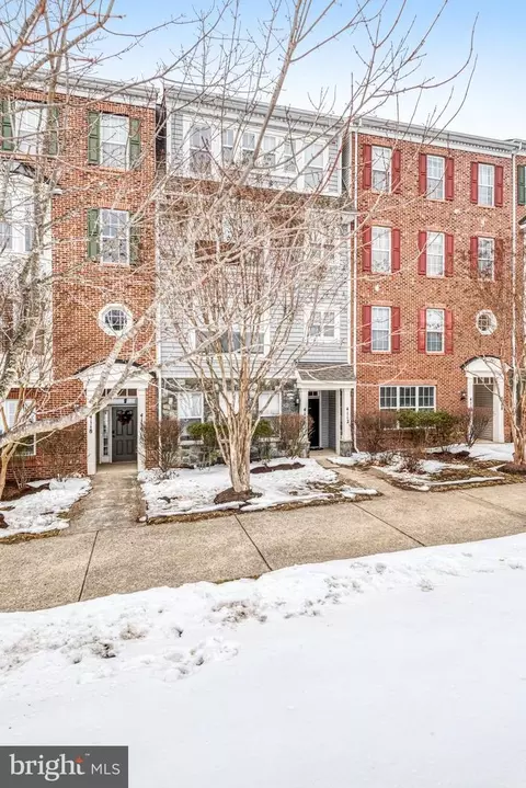 Exterior - 4112 Potomac Highlands Cir, Triangle, VA 22172 photo 1 of 7