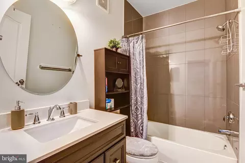 Bath - 4112 Potomac Highlands Cir, Triangle, VA 22172 photo 2 of 3