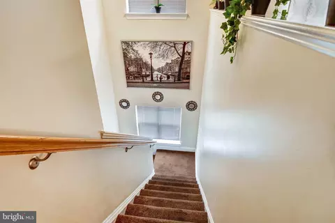 Entry Way - 4112 Potomac Highlands Cir, Triangle, VA 22172 photo 3 of 6