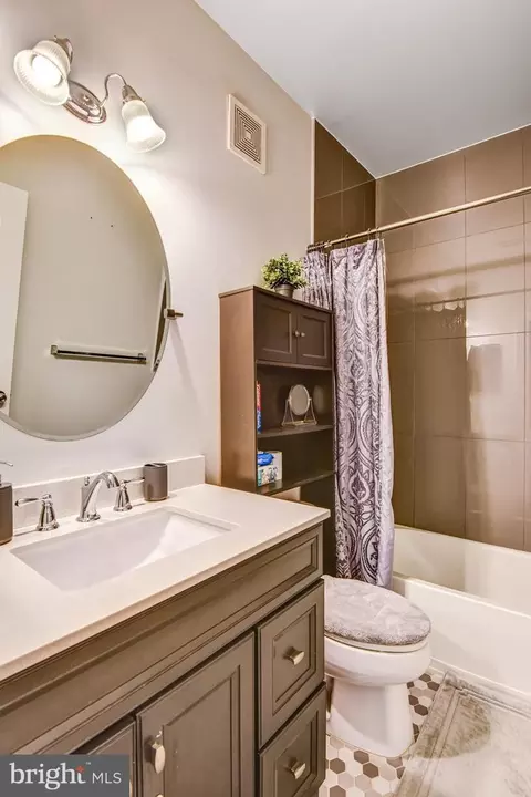 Bath - 4112 Potomac Highlands Cir, Triangle, VA 22172 photo 3 of 3