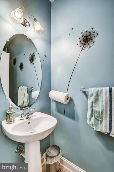 Bath - 4112 Potomac Highlands Cir, Triangle, VA 22172 photo 1 of 3