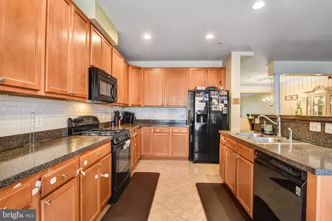 Kitchen - 4112 Potomac Highlands Cir, Triangle, VA 22172 photo 1 of 3