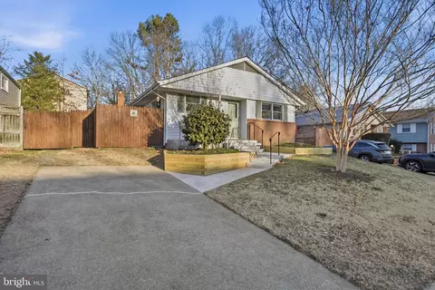 12708 Valleywood Dr, Woodbridge, VA 22192