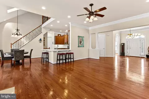 Living - 8471 Link Hills Loop, Gainesville, VA 20155 photo 4 of 8