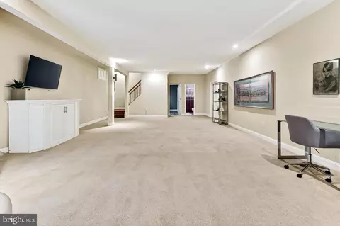 Living - 8471 Link Hills Loop, Gainesville, VA 20155 photo 8 of 8