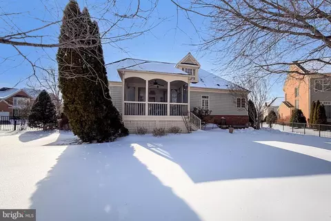 Exterior - 8471 Link Hills Loop, Gainesville, VA 20155 photo 9 of 10