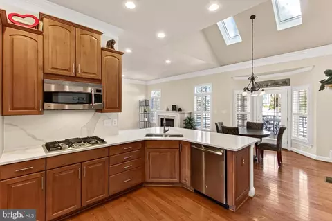 Kitchen - 8471 Link Hills Loop, Gainesville, VA 20155 photo 5 of 6