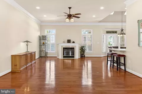 Living - 8471 Link Hills Loop, Gainesville, VA 20155 photo 2 of 8