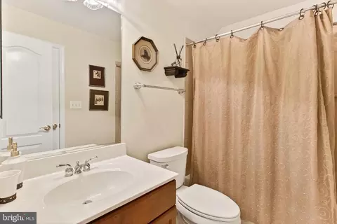 Bath - 8471 Link Hills Loop, Gainesville, VA 20155 photo 6 of 7
