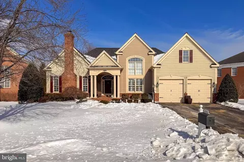 Exterior - 8471 Link Hills Loop, Gainesville, VA 20155 photo 3 of 10
