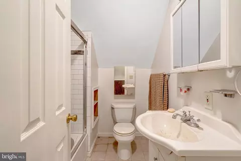 Bath - 8844 Mcgrath Rd, Manassas, VA 20112 photo 3 of 3