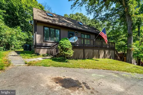 Exterior - 8844 Mcgrath Rd, Manassas, VA 20112 photo 2 of 6