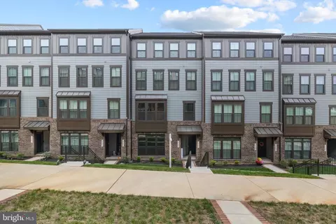 17379 Harrison Ridge Dr, Dumfries, VA 22026