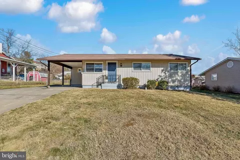 13513 Fitzhugh Ln, Woodbridge, VA 22191