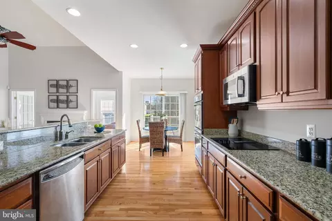 Kitchen - 6029 Calumet Ct, Gainesville, VA 20155 photo 4 of 4