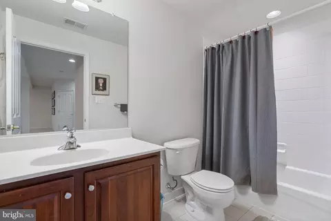 Bath - 6029 Calumet Ct, Gainesville, VA 20155 photo 3 of 3
